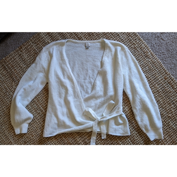 Sweater - Picture 1 of 1